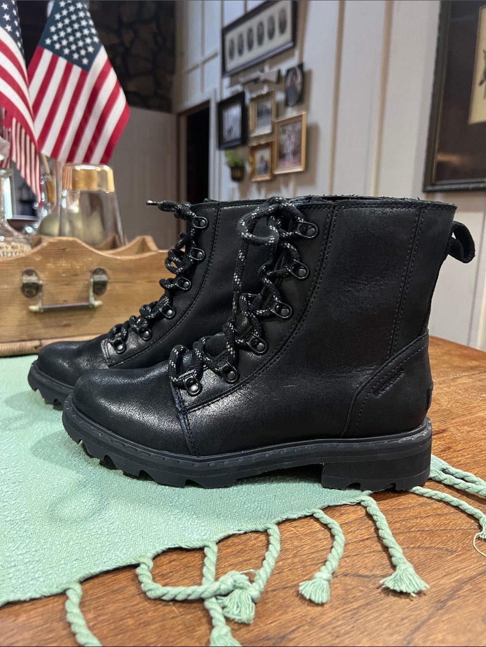 NWOT Sorel Lennox Lace Waterproof Boots